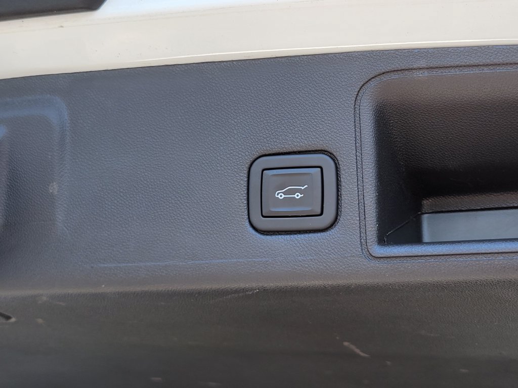 Used 2024 GMC Terrain SLT AWD/4WD image 14