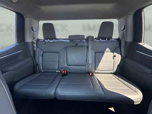 Used 2025 GMC Sierra 1500 SLT RWD image 8