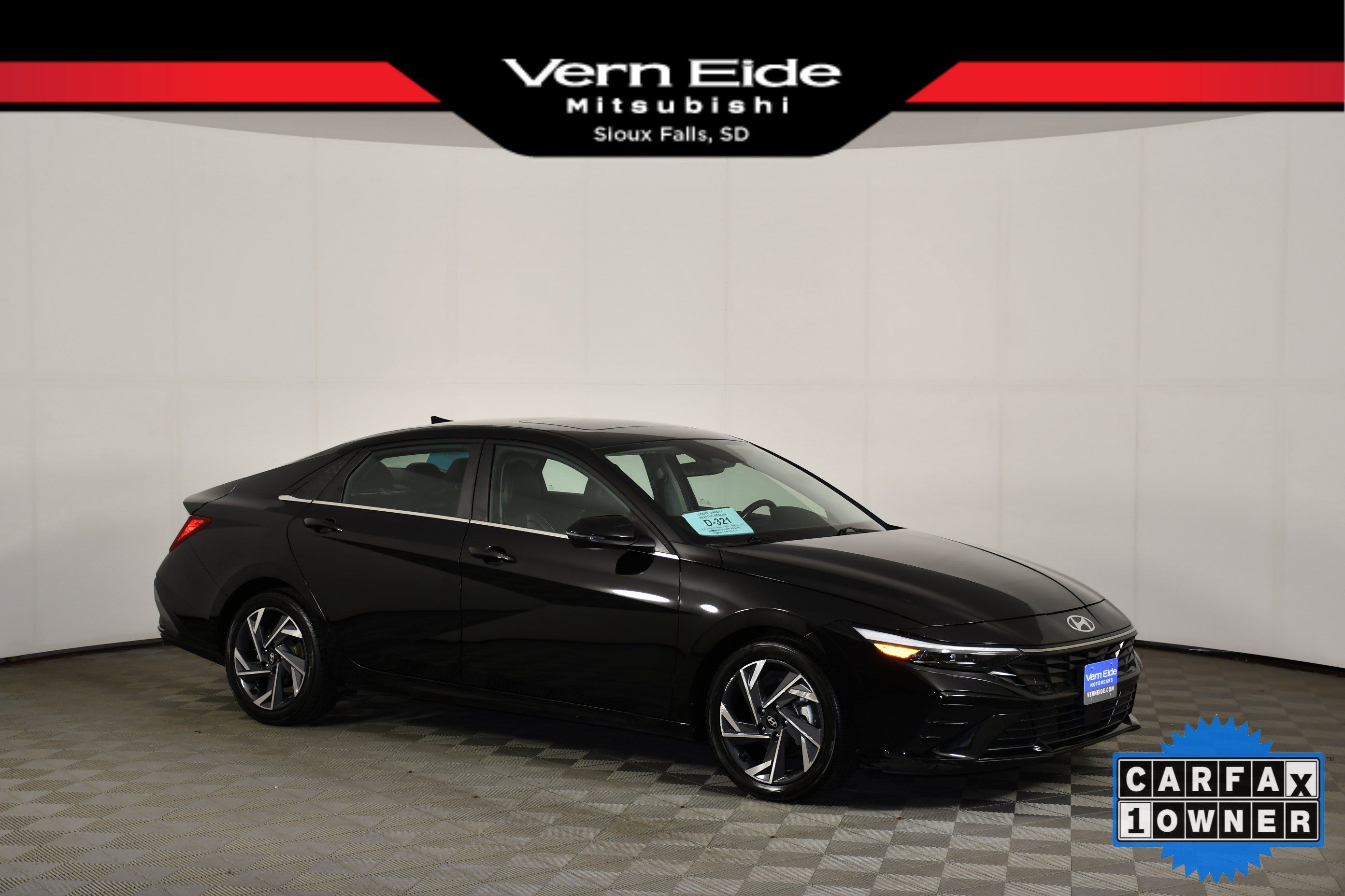 Used 2025 Hyundai Elantra Limited FWD image 1
