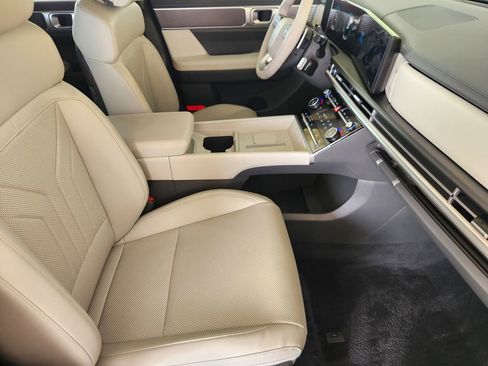 Used 2025 Hyundai Santa Fe SEL FWD image 13