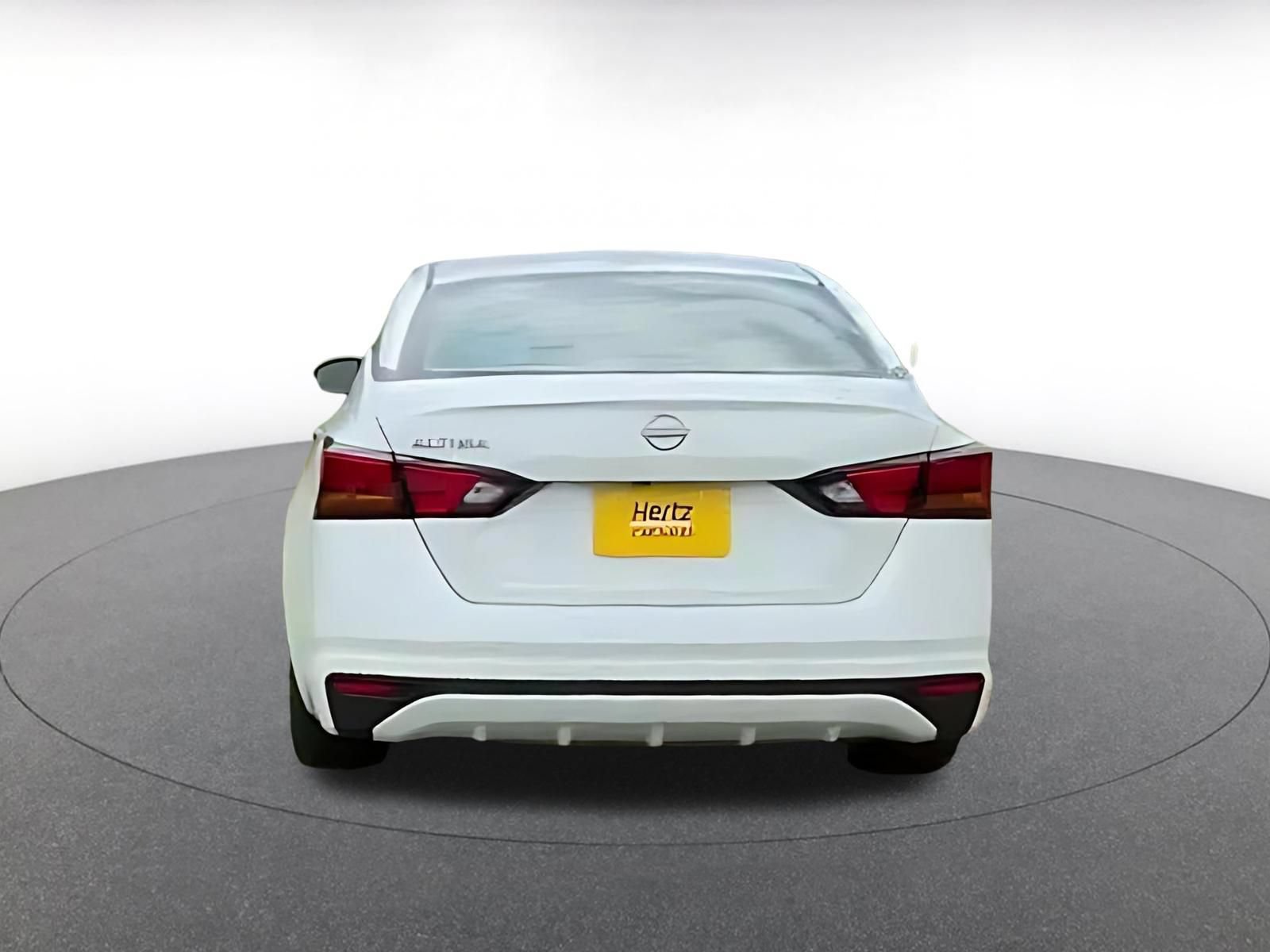 Used 2025 Nissan Altima 2.5 SV FWD image 10