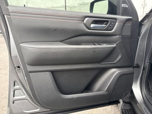 Used 2025 Nissan Armada PRO-4X image 17