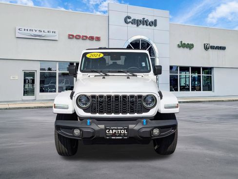 Used 2024 Jeep Wrangler Unlimited w/ Convenience Group AWD/4WD image 8