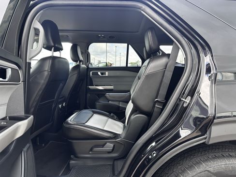 Certified 2022 Ford Explorer XLT w/ Equipment Group 202A AWD/4WD image 19