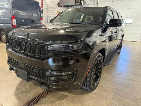 Used 2023 Jeep Wagoneer L Series II AWD/4WD image 42