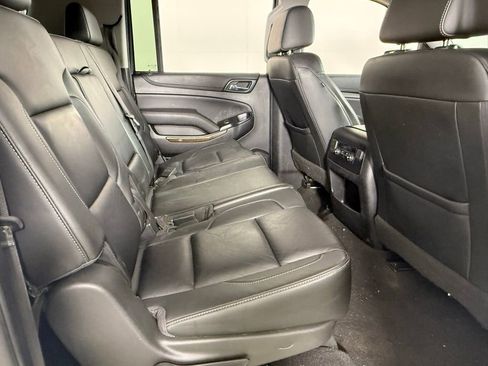 Used 2019 Chevrolet Suburban LT RWD image 16