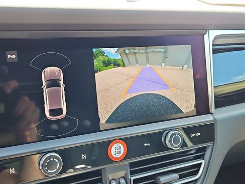 Certified 2026 Porsche Macan AWD/4WD image 13