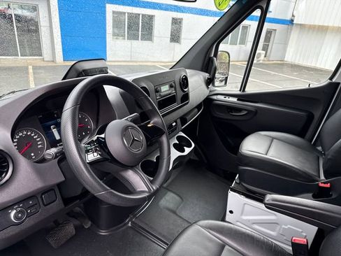 Used 2025 Mercedes-Benz Sprinter 2500 image 12