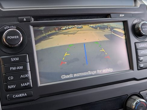 Used 2018 Nissan Titan SL image 27