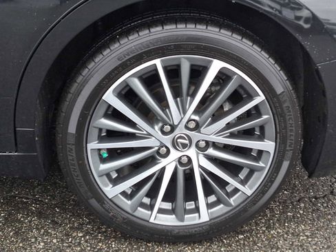 Used 2024 Lexus ES 300h w/ Premium Package image 7