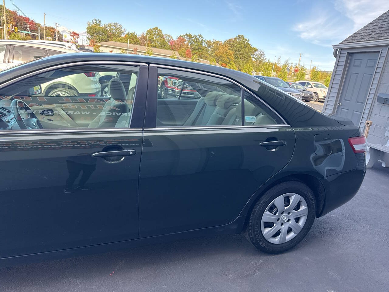 Used 2011 Toyota Camry LE FWD image 5