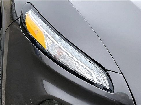 Used 2018 Jeep Cherokee Limited image 27