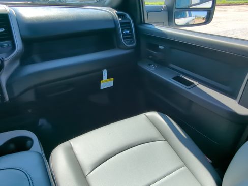 New 2026 RAM 2500 Tradesman AWD/4WD image 15