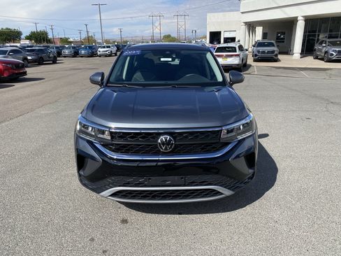 Certified 2023 Volkswagen Taos SE FWD image 46