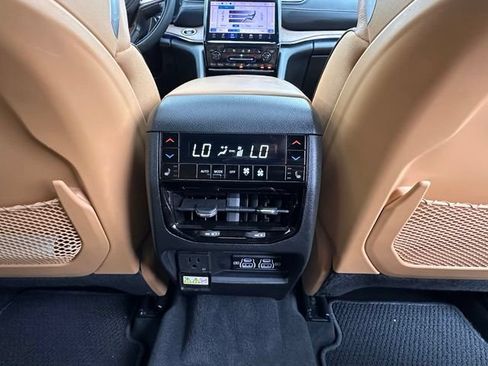 Used 2025 Jeep Grand Cherokee L Summit w/ Luxury Tech Group V AWD/4WD image 32