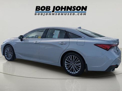 Used 2022 Toyota Avalon Limited w/ Advanced Safety Package FWD image 4