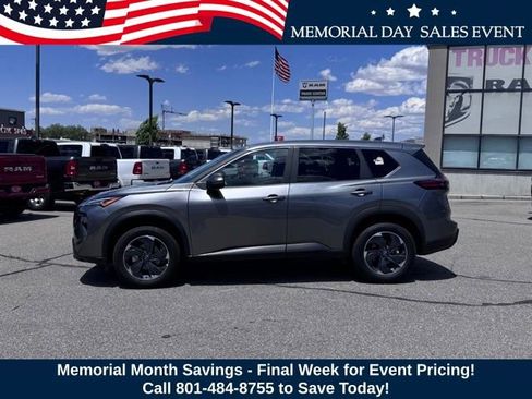 Used 2024 Nissan Rogue SV FWD image 2