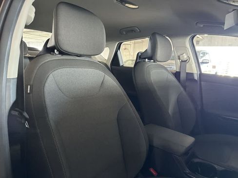 Used 2025 Kia K4 FWD image 26