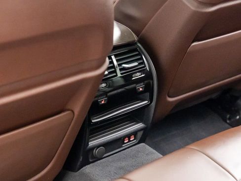 Used 2021 BMW M550i xDrive w/ Dynamic Handling Package image 19