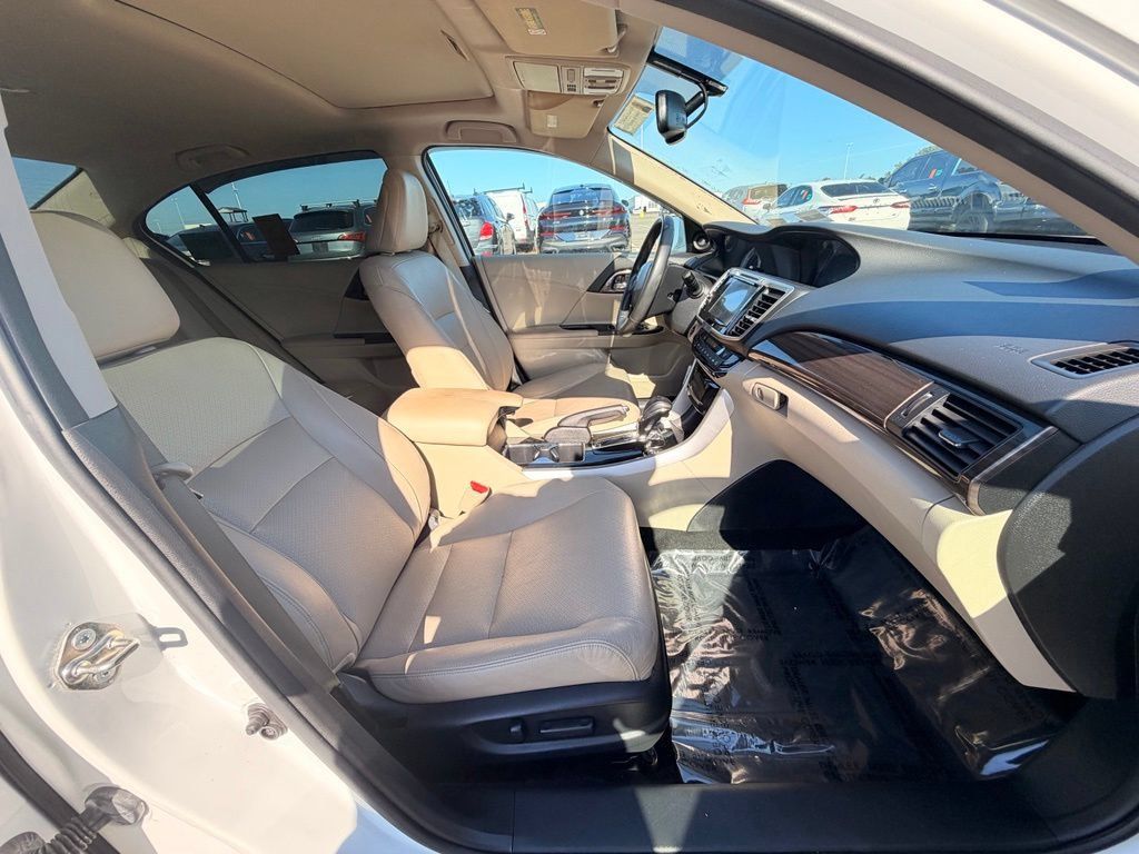 Used 2017 Honda Accord EX-L image 13