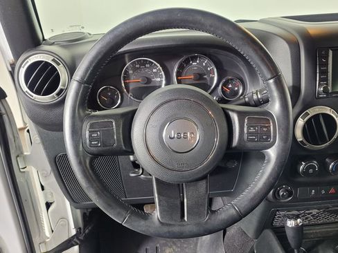 Used 2018 Jeep Wrangler Unlimited Sahara image 15