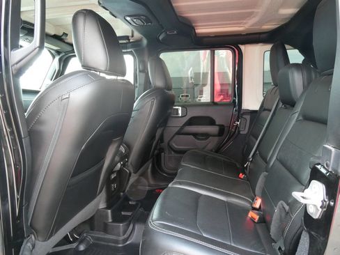 Used 2020 Jeep Wrangler Unlimited Sahara AWD/4WD image 19