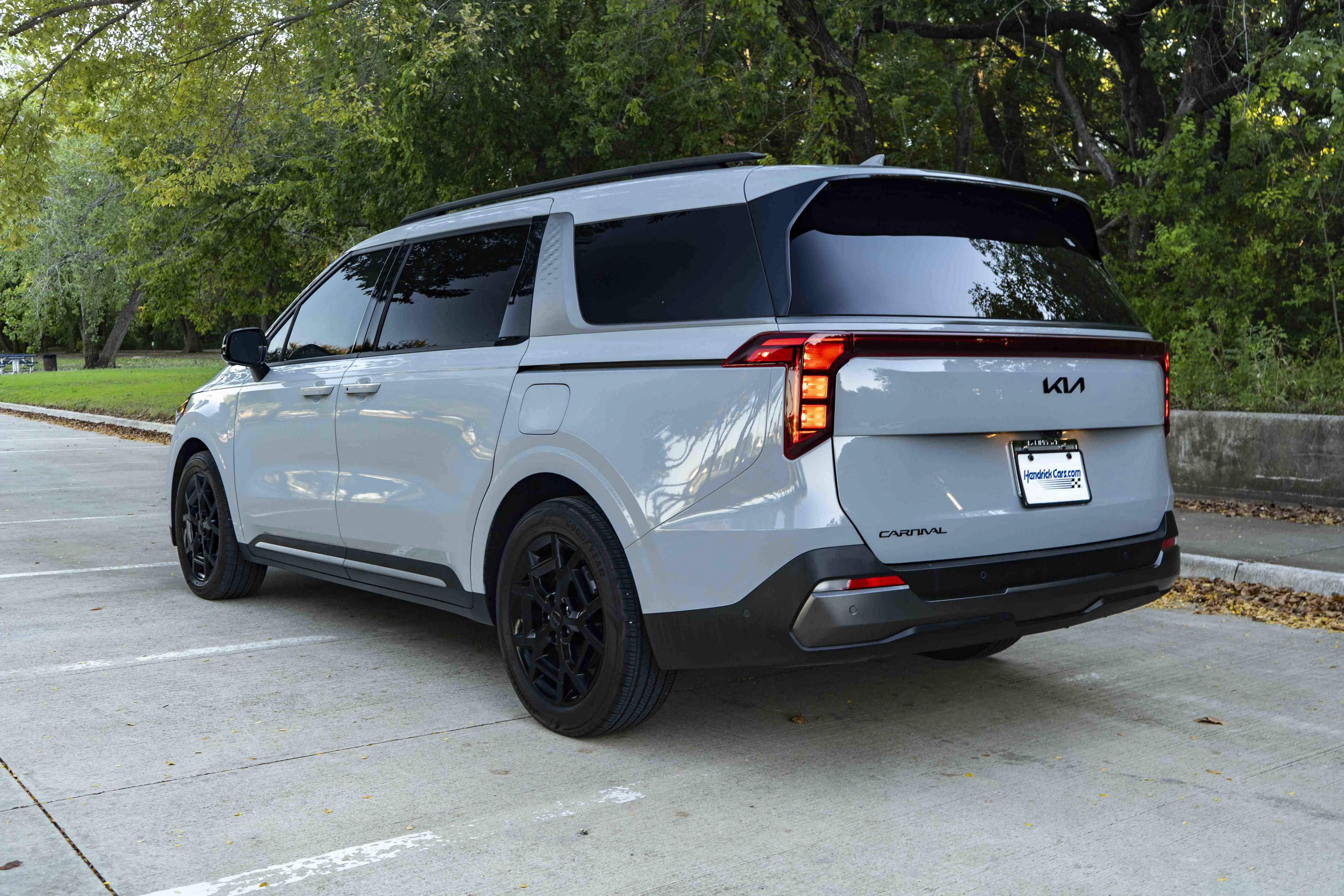 Used 2026 Kia Carnival SX w/ SX Dark Edition Package FWD image 7