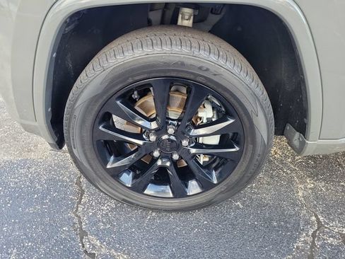 Used 2022 Jeep Grand Cherokee Laredo AWD/4WD image 5