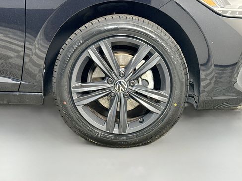 Used 2023 Volkswagen Jetta SE w/ Panoramic Sunroof Package FWD image 32