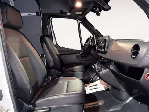 Used 2020 Mercedes-Benz Sprinter 2500 image 15