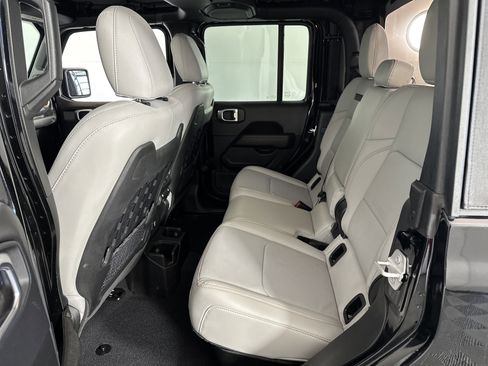 Used 2023 Jeep Gladiator Mojave w/ Cold Weather Group image 7