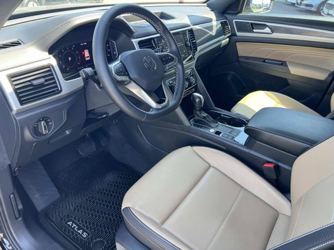 Used 2023 Volkswagen Atlas Cross Sport SE w/ Black Wheel Package FWD image 5