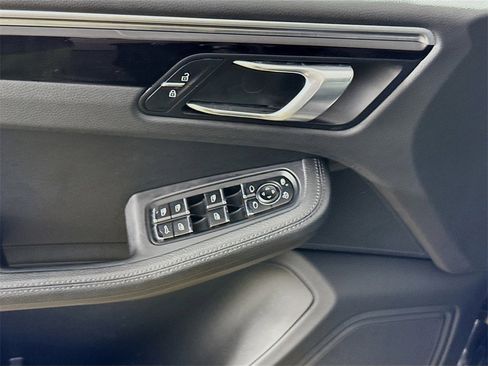 Used 2021 Porsche Macan image 19