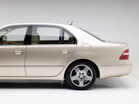 Used 2005 Lexus LS 430 RWD image 19