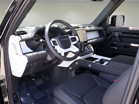 New 2025 Land Rover Defender 90 X-Dynamic SE image 11