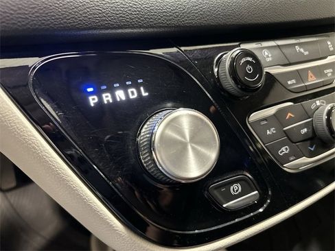 Used 2020 Chrysler Pacifica Touring-L image 34