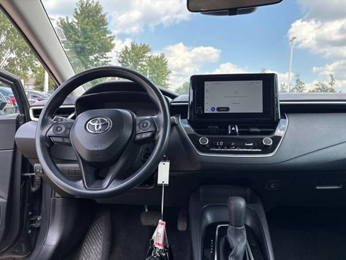 Used 2025 Toyota Corolla LE FWD image 23