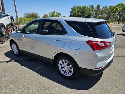 Used 2021 Chevrolet Equinox LS w/ LS Convenience Package FWD image 3