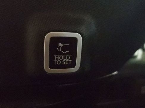 Used 2025 Jeep Grand Cherokee Altitude image 9