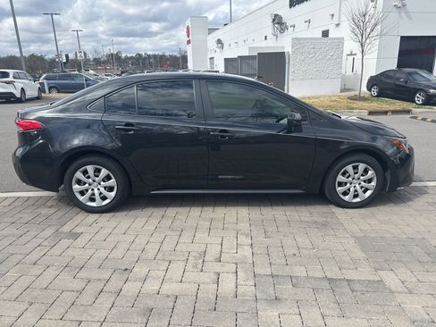 Certified 2022 Toyota Corolla LE image 3