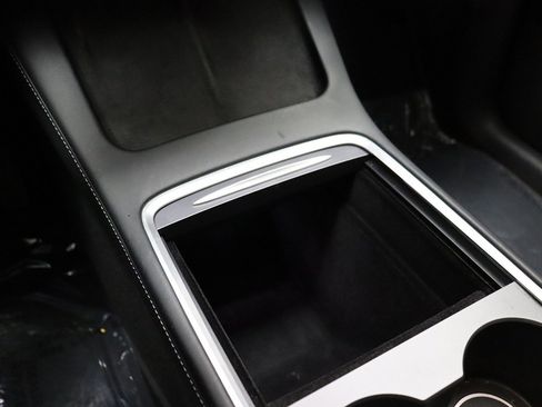 Used 2022 Tesla Model Y Long Range image 46