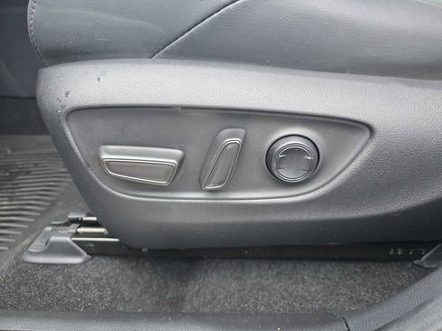 Used 2023 Toyota Venza XLE image 23