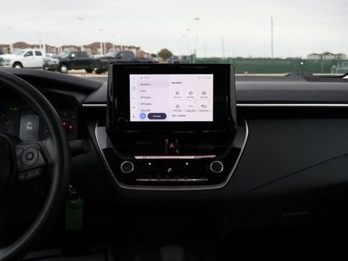 Used 2025 Toyota Corolla LE image 11