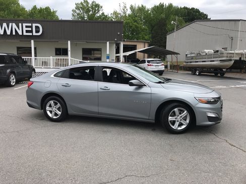 Used 2024 Chevrolet Malibu LS w/ Driver Confidence Package FWD image 4