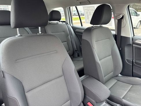 Used 2016 Volkswagen Golf S FWD image 9