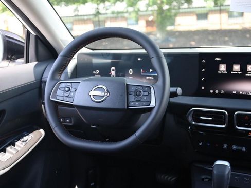 New 2026 Nissan Sentra SR w/ SR Premium Package FWD image 22