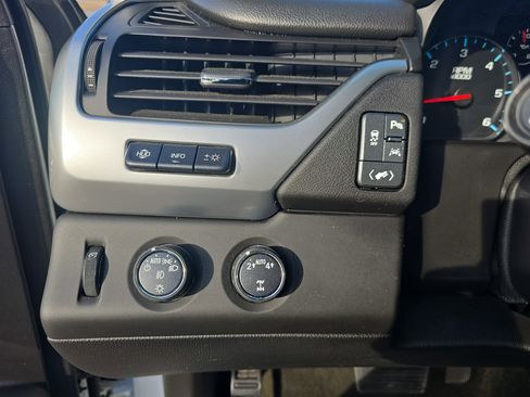 Used 2017 Chevrolet Suburban Premier image 28