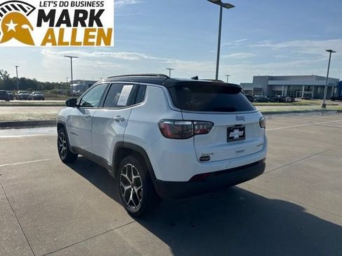 Used 2025 Jeep Compass Limited AWD/4WD image 4