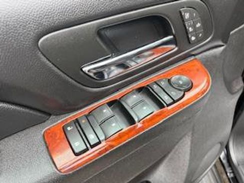 Used 2011 Chevrolet Tahoe LTZ image 30