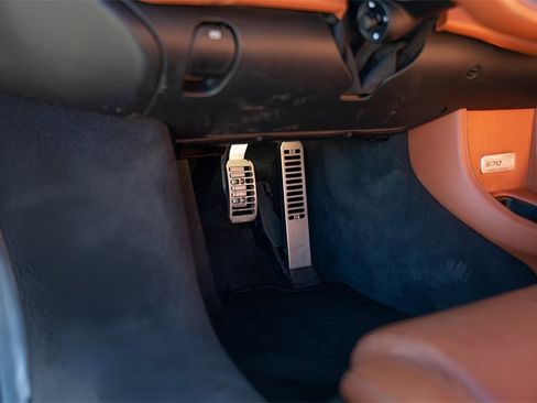 Used 2017 McLaren 570S image 40